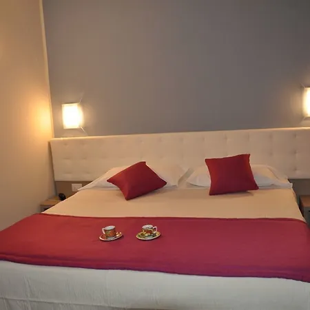 Hotel Pierre 3*